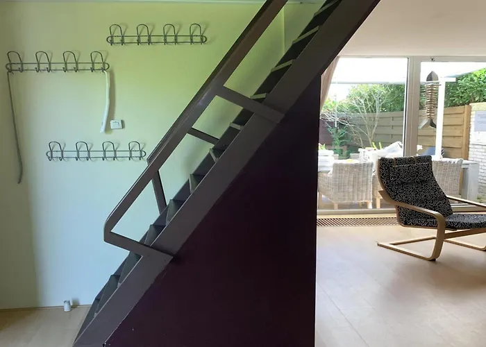 度假居 Attractive Near Sint Maartensvlotbrug