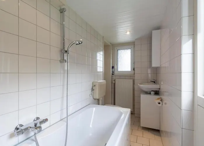 Dom wakacyjny Attractive Near Sint Maartensvlotbrug